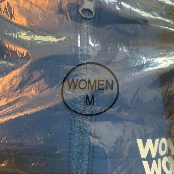 ⭐️SOLD⭐️Ventures Endurance DC Wonder Woman Run Series Puffer Jacket M w/Medal - Picture 9 of 10